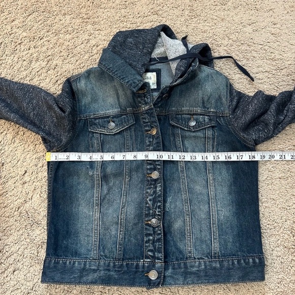 MUDD Denim Jacket Womens M Trucker Sweater Sleeves Hoodie Dark Wash Distressed - Picture 9 of 10